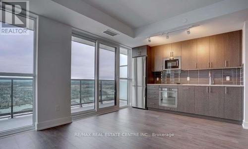 1001 - 2550 Simcoe Street, Oshawa, ON - Indoor Photo Showing Kitchen