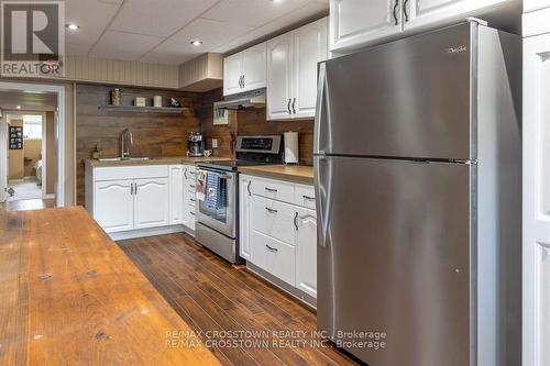 14308 County 27 Road, Springwater, ON - Indoor Photo Showing Kitchen