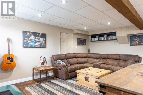 14308 County 27 Road, Springwater, ON - Indoor Photo Showing Living Room