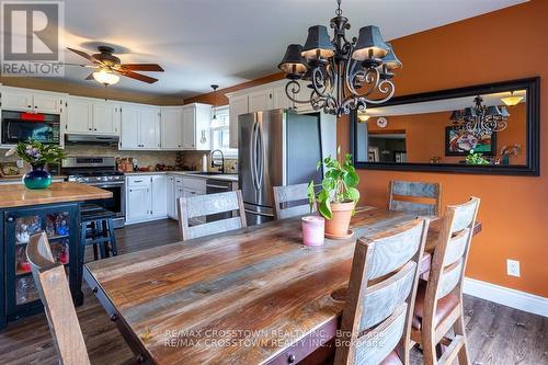 14308 County 27 Road, Springwater, ON - Indoor Photo Showing Dining Room