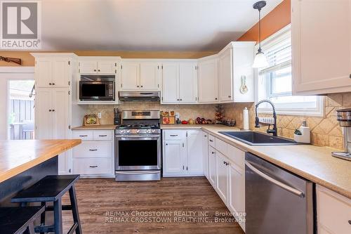 14308 County 27 Road, Springwater, ON - Indoor Photo Showing Kitchen