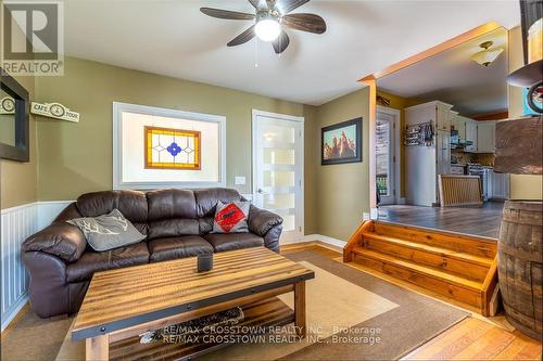 14308 County 27 Road, Springwater, ON - Indoor Photo Showing Living Room