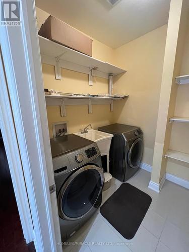 3056 Mcnaughton Avenue E, Mississauga, ON - Indoor Photo Showing Laundry Room