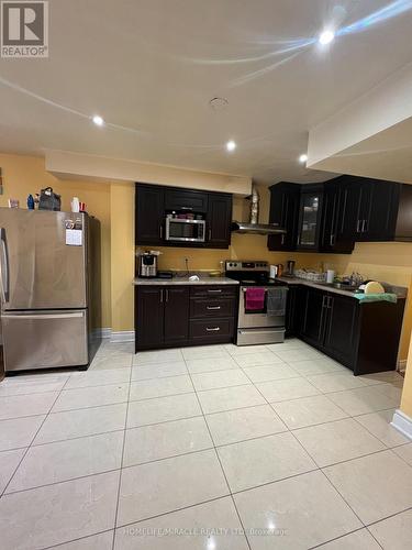 3056 Mcnaughton Avenue E, Mississauga, ON - Indoor Photo Showing Kitchen With Double Sink