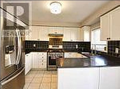 10 Sugarberry Drive, Brampton, ON - Indoor Photo Showing Kitchen