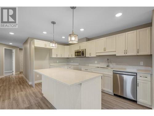 5640 51St Street Unit# 408, Osoyoos, BC - Indoor Photo Showing Kitchen