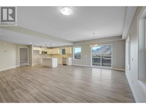 5640 51St Street Unit# 407, Osoyoos, BC - Indoor Photo Showing Living Room