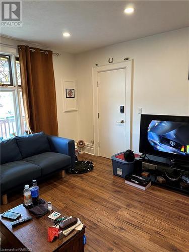 537 8Th Street E, Owen Sound, ON - Indoor Photo Showing Living Room