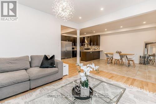 67 Majesty Boulevard, Barrie, ON - Indoor Photo Showing Living Room