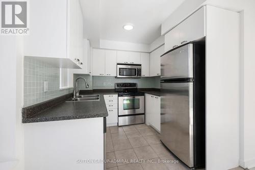 714 - 350 Red Maple Road, Richmond Hill, ON - Indoor Photo Showing Kitchen With Double Sink