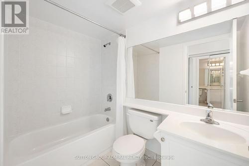 714 - 350 Red Maple Road, Richmond Hill, ON - Indoor Photo Showing Bathroom