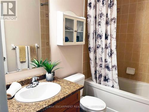 747 Challinor Terrace, Milton, ON - Indoor Photo Showing Bathroom