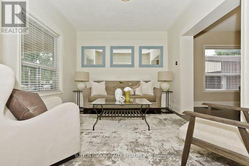 34 Fairfield Avenue, Toronto, ON - Indoor Photo Showing Living Room