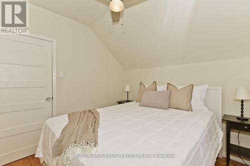 34 Fairfield Avenue, Toronto, ON - Indoor Photo Showing Bedroom