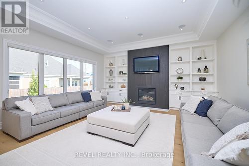 107 Millpond Road, Niagara-On-The-Lake, ON - Indoor Photo Showing Living Room With Fireplace