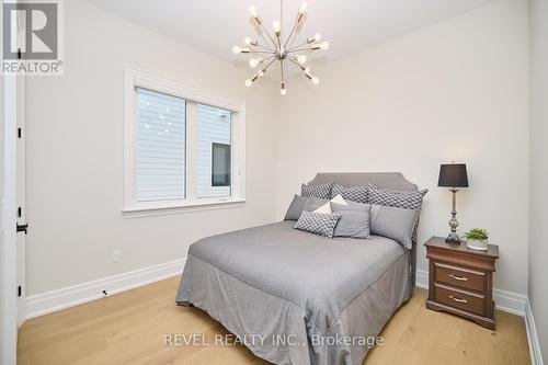 107 Millpond Road, Niagara-On-The-Lake, ON - Indoor Photo Showing Bedroom