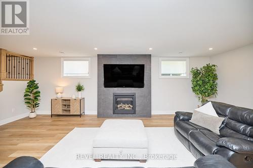 107 Millpond Road, Niagara-On-The-Lake, ON - Indoor Photo Showing Living Room With Fireplace