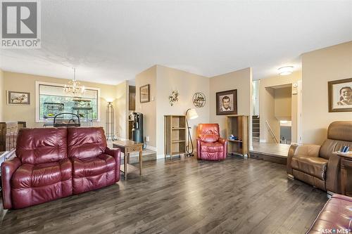 43 Jordan Place, Saskatoon, SK - Indoor Photo Showing Living Room