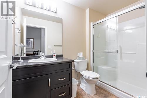 302 1025 Moss Avenue, Saskatoon, SK - Indoor Photo Showing Bathroom