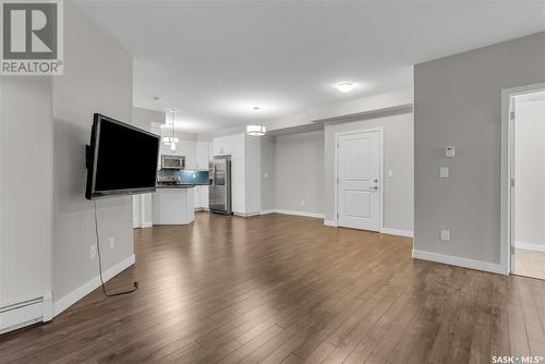 302 1025 Moss Avenue, Saskatoon, SK - Indoor Photo Showing Living Room