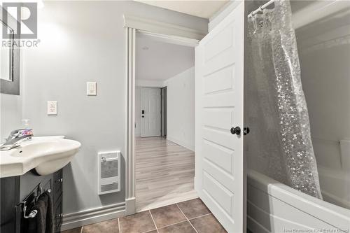 107 Rouse Street, Dieppe, NB - Indoor Photo Showing Bathroom