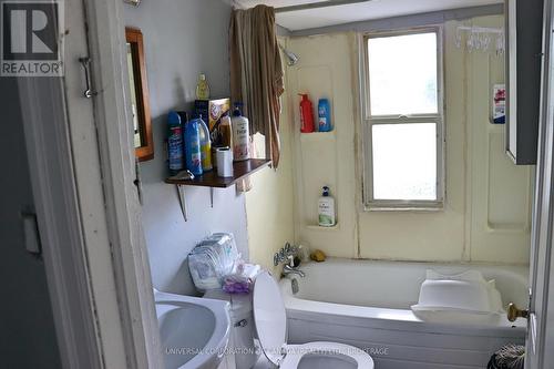 194 Talbot Street E, Aylmer (Ay), ON - Indoor Photo Showing Bathroom