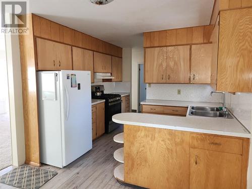 7803 Gravenstein Drive, Osoyoos, BC - Indoor Photo Showing Kitchen With Double Sink