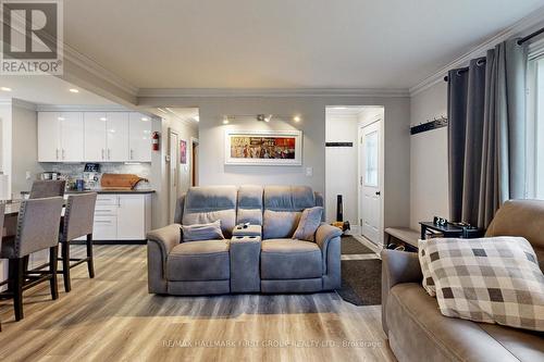 1914 Liverpool Road, Pickering, ON - Indoor Photo Showing Living Room