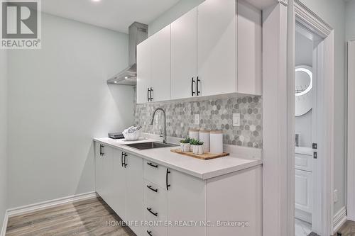 1427 10Th Side Road, New Tecumseth, ON - Indoor Photo Showing Kitchen