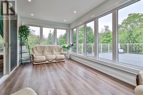 1427 10Th Side Road, New Tecumseth, ON - Indoor Photo Showing Living Room