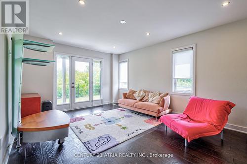 15 Anchusa Drive, Richmond Hill, ON - Indoor Photo Showing Living Room