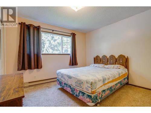 2281 Airport Way, Revelstoke, BC - Indoor Photo Showing Bedroom