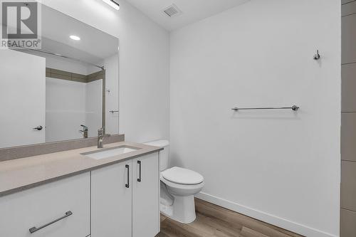 1057 Frost Road Unit# 317, Kelowna, BC - Indoor Photo Showing Bathroom