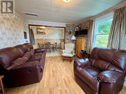 586-588 Main Road, Mount Carmel, NL - Indoor Photo Showing Living Room