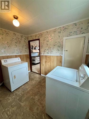 586-588 Main Road, Mount Carmel, NL - Indoor Photo Showing Laundry Room