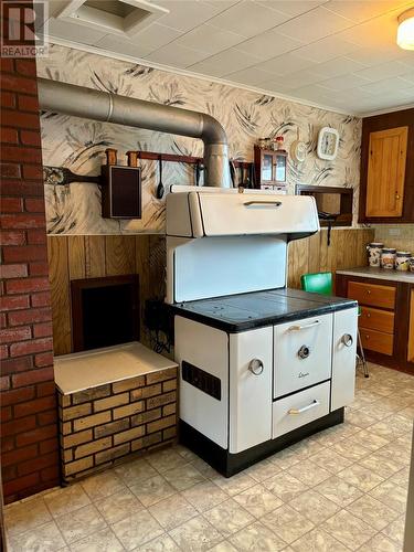 586-588 Main Road, Mount Carmel, NL - Indoor Photo Showing Kitchen