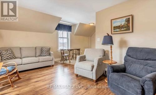 264 Mary Street, Scugog (Port Perry), ON - Indoor Photo Showing Living Room