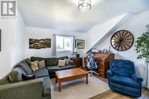 264 Mary Street, Scugog (Port Perry), ON - Indoor Photo Showing Living Room