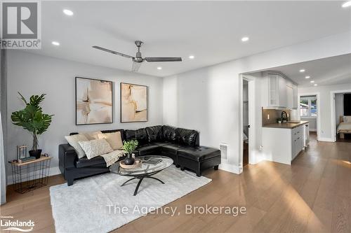 119 Campbell Beach Road, Kawartha Lakes, ON - Indoor Photo Showing Living Room