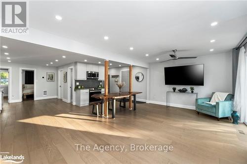 119 Campbell Beach Road, Kawartha Lakes, ON - Indoor Photo Showing Living Room