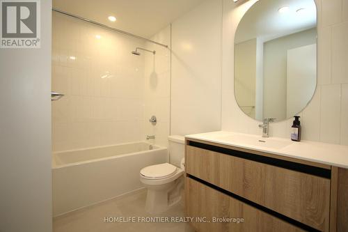 1009 - 7950 Bathurst Street, Vaughan, ON - Indoor Photo Showing Bathroom