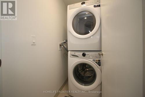 1009 - 7950 Bathurst Street, Vaughan, ON - Indoor Photo Showing Laundry Room