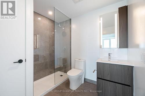 1307 - 220 Missinnihe Way, Mississauga, ON - Indoor Photo Showing Bathroom