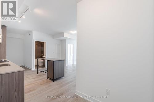 1307 - 220 Missinnihe Way, Mississauga, ON - Indoor