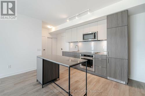 1307 - 220 Missinnihe Way, Mississauga, ON - Indoor Photo Showing Kitchen