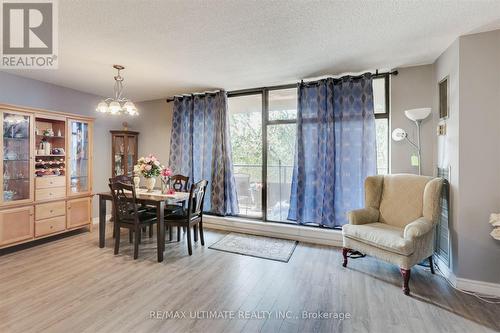 501 - 135 Marlee Avenue, Toronto, ON - Indoor Photo Showing Dining Room