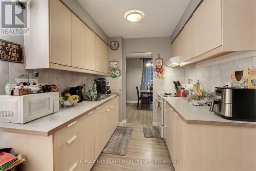 501 - 135 Marlee Avenue, Toronto, ON - Indoor Photo Showing Kitchen