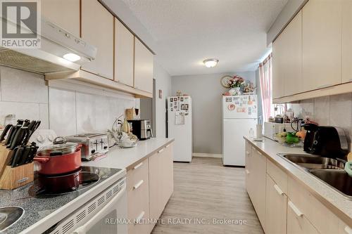 501 - 135 Marlee Avenue, Toronto, ON - Indoor Photo Showing Kitchen