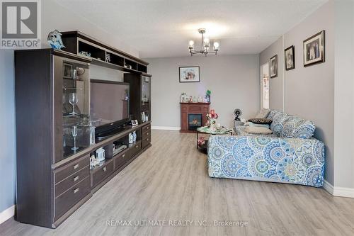 501 - 135 Marlee Avenue, Toronto, ON - Indoor Photo Showing Living Room