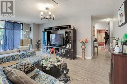 501 - 135 Marlee Avenue, Toronto, ON - Indoor Photo Showing Living Room